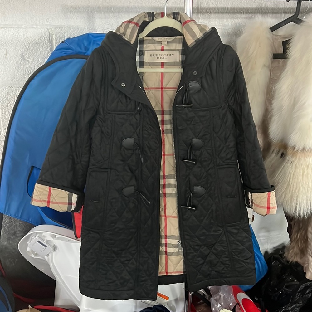 AUTHENTIC Women’s like new Burberry Jacket fits a woman size 4-6